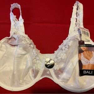 Bali Women's Elegant White Lace Bra